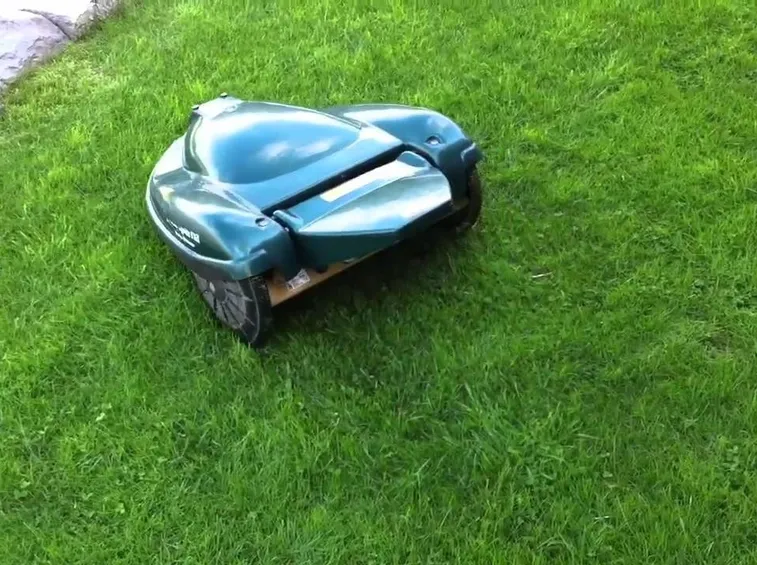 Gli Automower® gestiscono gli ostacoli
